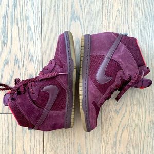 Nike Womens Sky High Dunks Burgundy Size 6.5